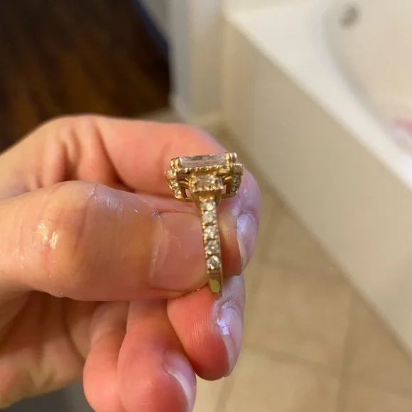 Moissanite and diamond engagement ring - Picture 4 of 10